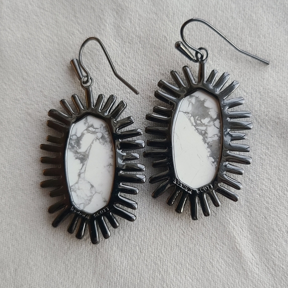 Kendra Scott Custom Howlite Mariah Earrings in Gunmetal - Picture 2 of 2